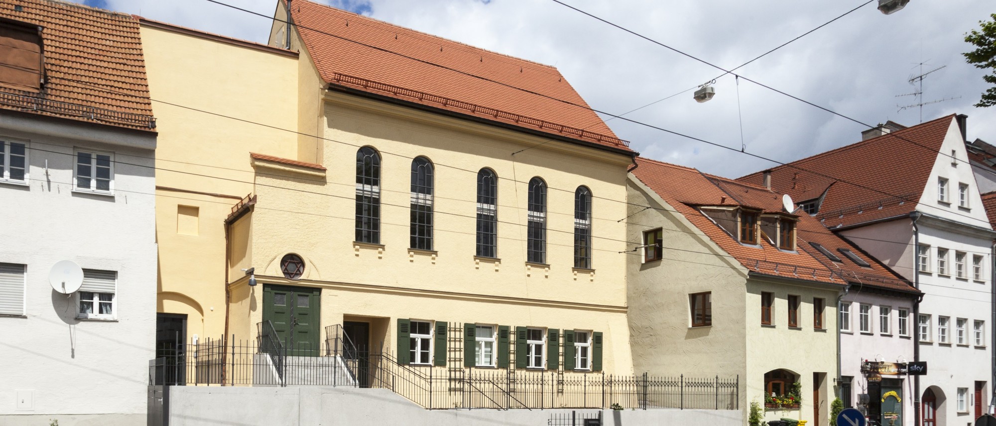 Au&szlig;enansicht der ehemaligen Synagoge Augsburg-Kriegshaber. F&uuml;hrt zur Unterseite "Augsburg-Kriegshaber".